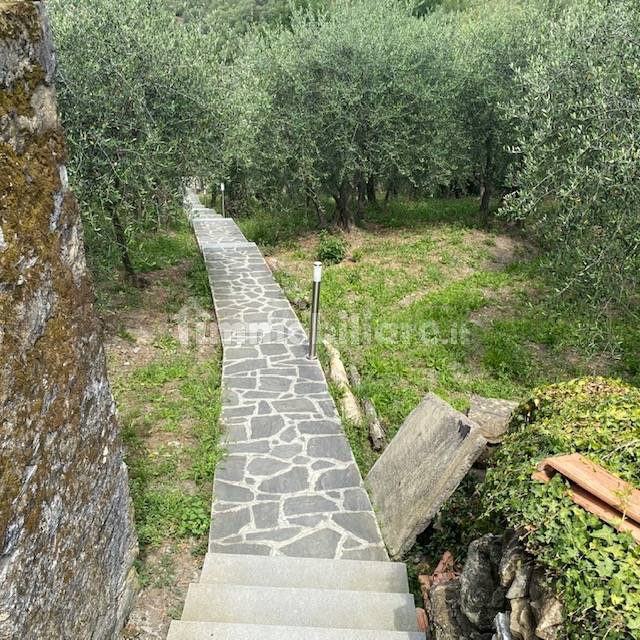 scala di accesso dal parcheggio