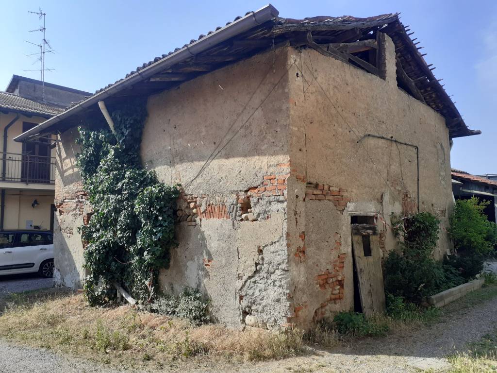 Vendita Rustico in via Circonvallazione 1 Nerviano. Da ristrutturare, 110  m², rif. 96612164