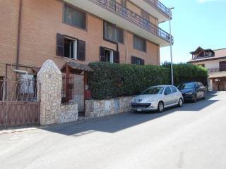 Case in vendita in Via Aci Catena, Roma - Immobiliare.it