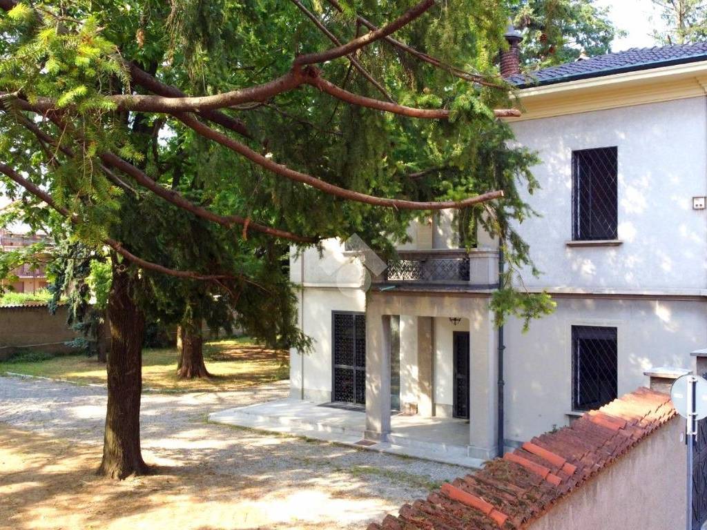 Vendita Villa unifamiliare in via Francesco Baracca 1 Castellanza. Ottimo  stato, posto auto, con terrazza, riscaldamento autonomo, 350 m², rif.  96658752