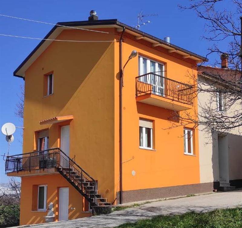 Vendita Appartamento in Calzoppo. Piandimeleto. Buono stato, piano