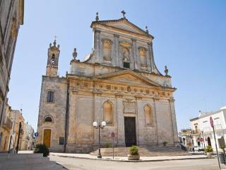 OSTUNI ALTO SALENTO PUGLIA ATTIVITA' COMMERCIALE