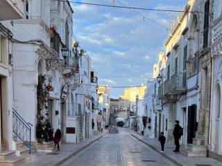 OSTUNI ALTO SALENTO PUGLIA ATTIVITA' COMMERCIALE