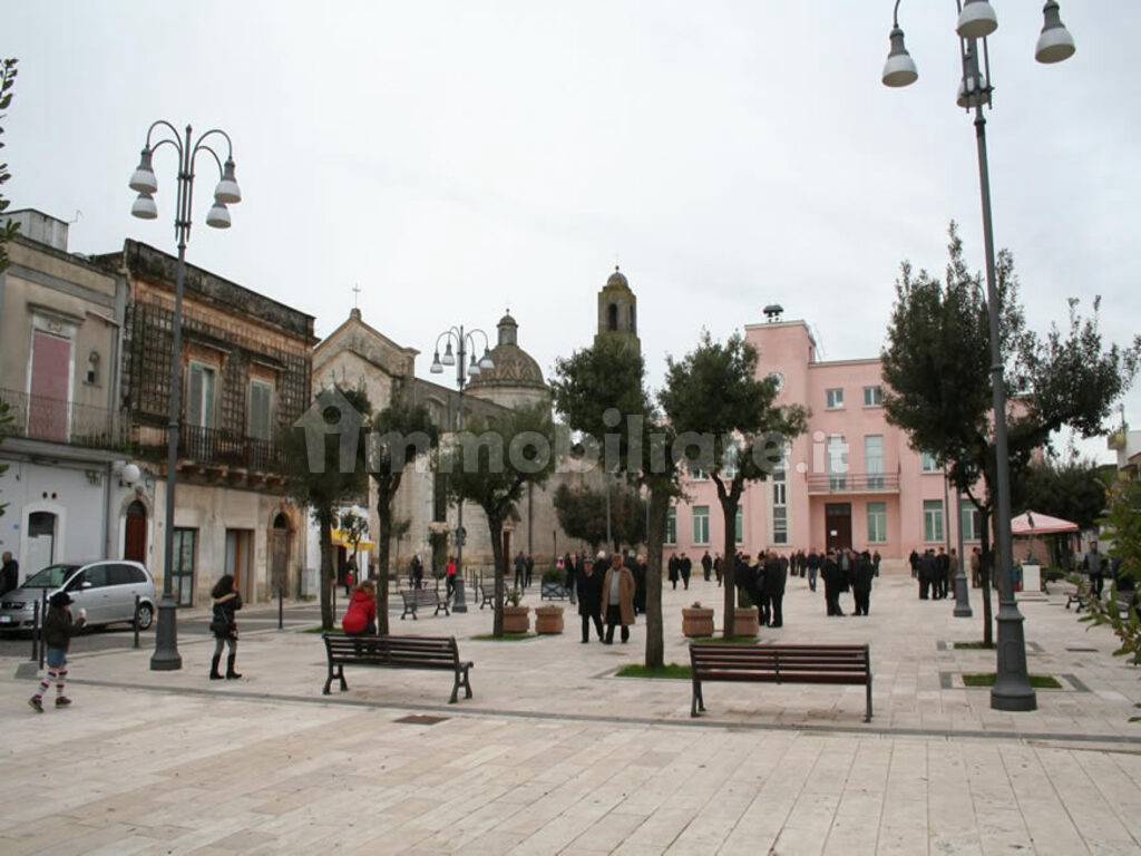 OSTUNI ALTO SALENTO PUGLIA ATTIVITA' COMMERCIALE