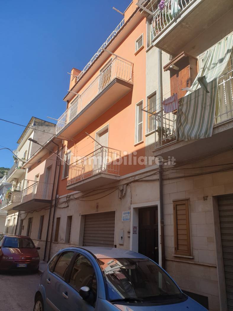 Vendita Appartamento in via Da Monte 55. San Giovanni Rotondo. Da  ristrutturare, con terrazza, rif. 96789940
