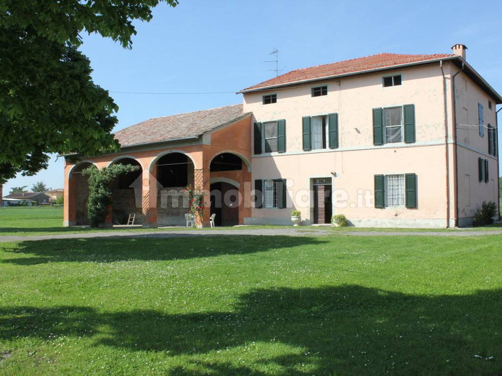 ESTERNO4