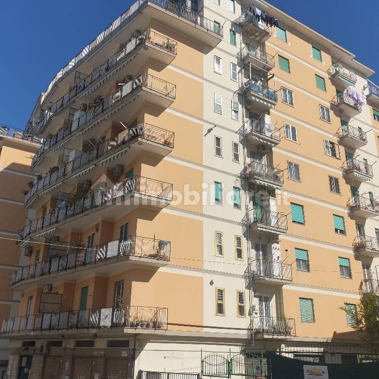 Sale Apartment Salerno. 3room flat in via Lucio Petrone. Good