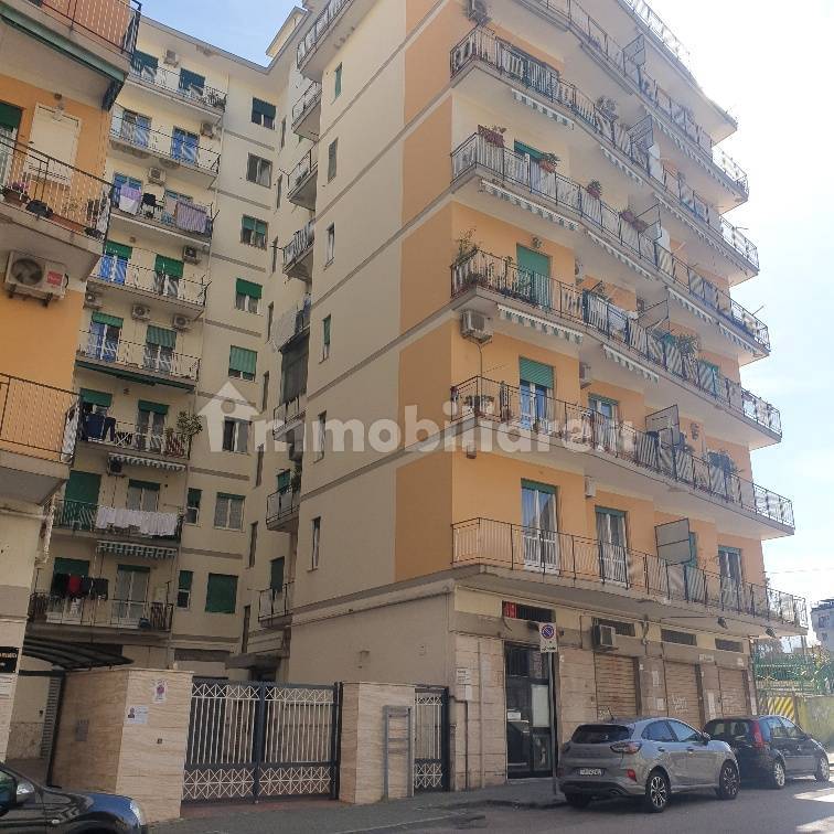 Sale Apartment Salerno. 3room flat in via Lucio Petrone. Good