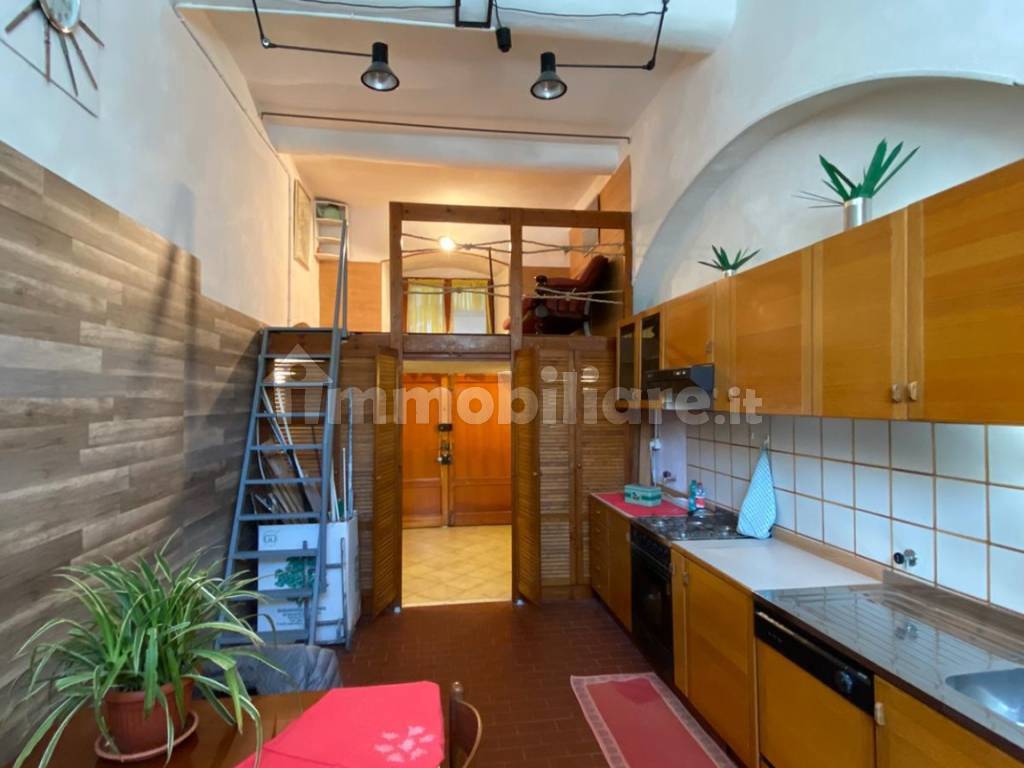 Sale Apartment in piazza di Lavagnola. Savona. To be refurbished, first