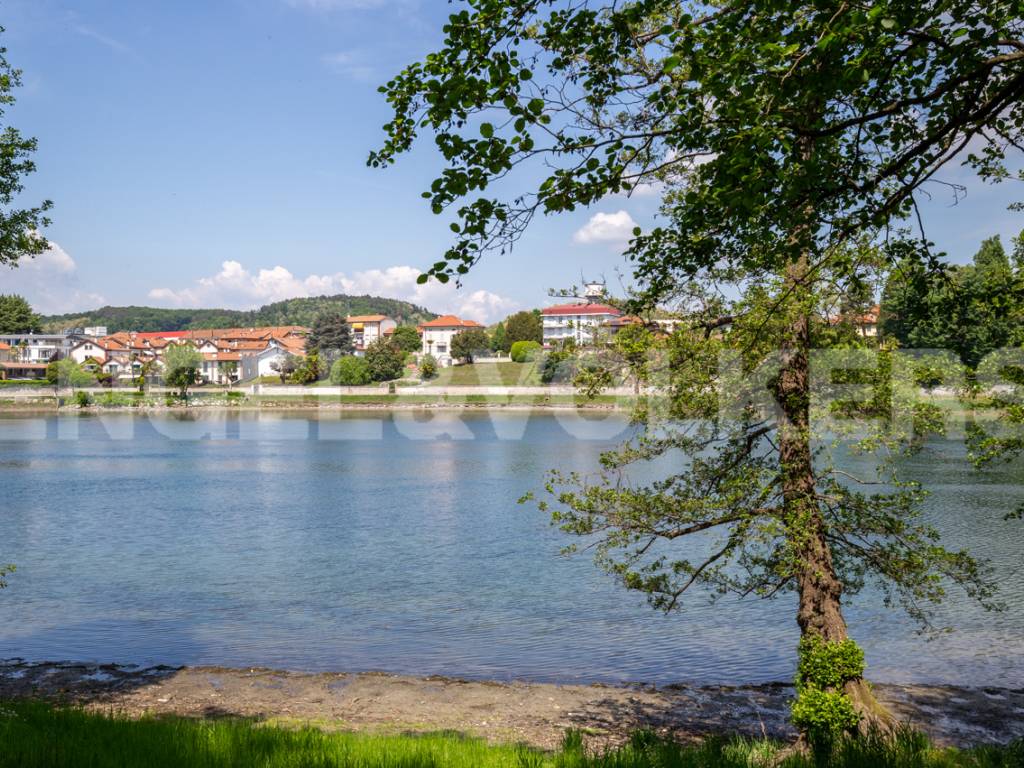 Spiaggia/accesso lago