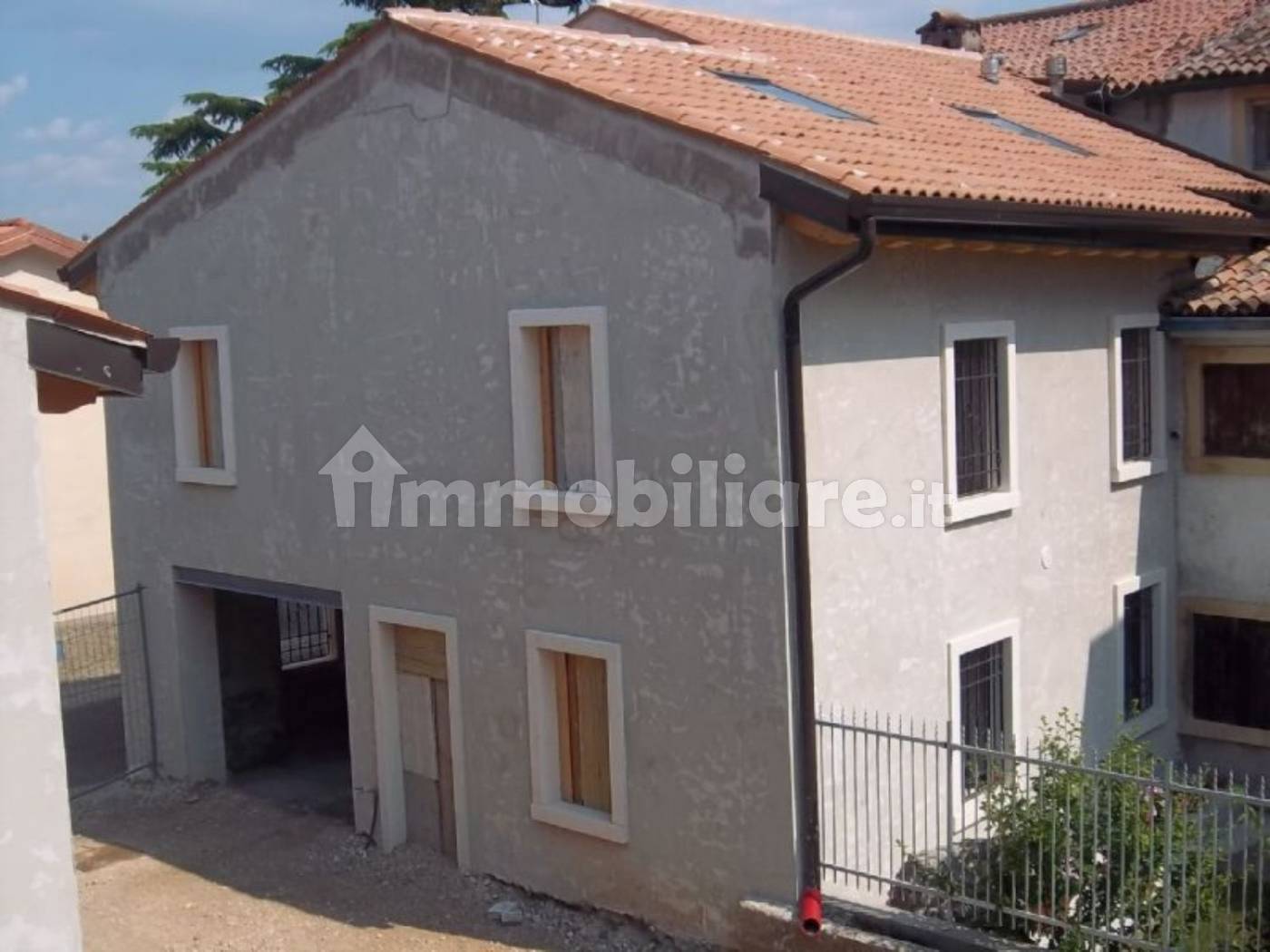 Rustico - Casale in vendita a Verona