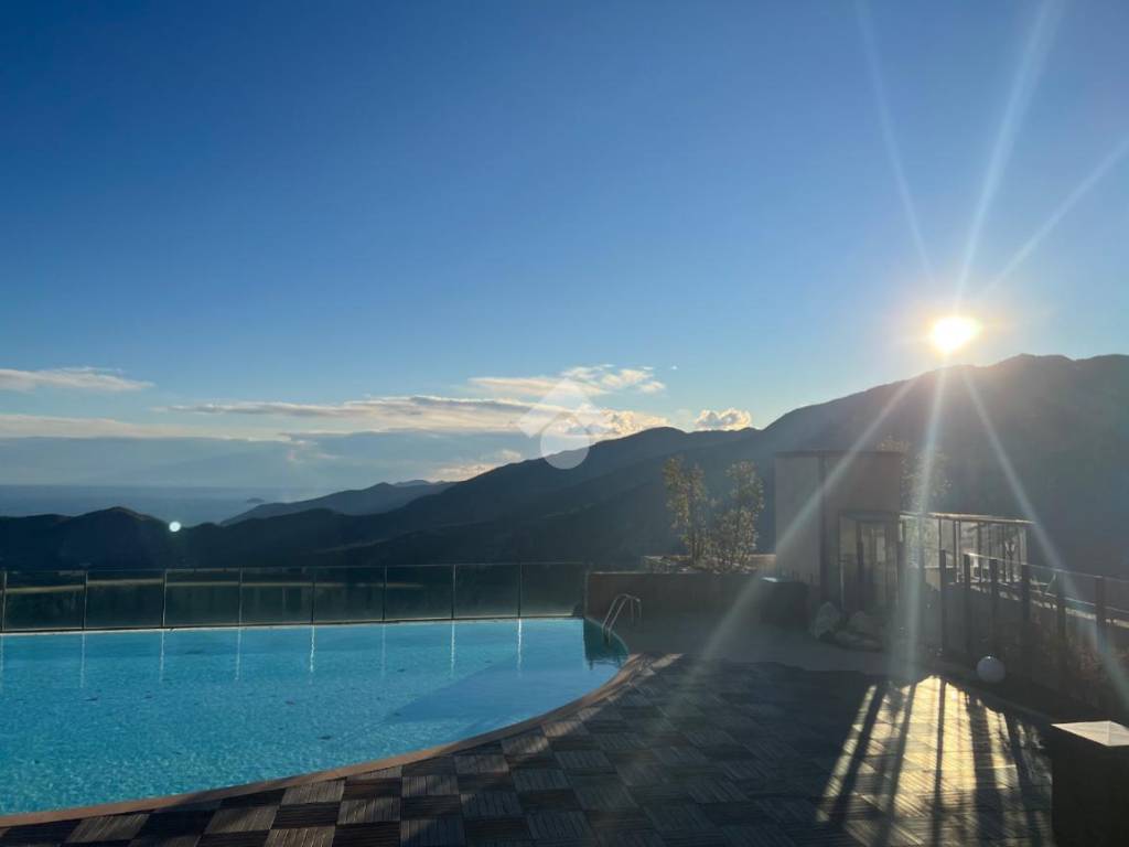 Piscina con vista panoramica.