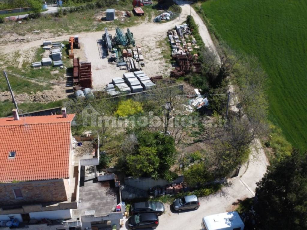 Casa singola con terreno in vendita a Spoltore PE