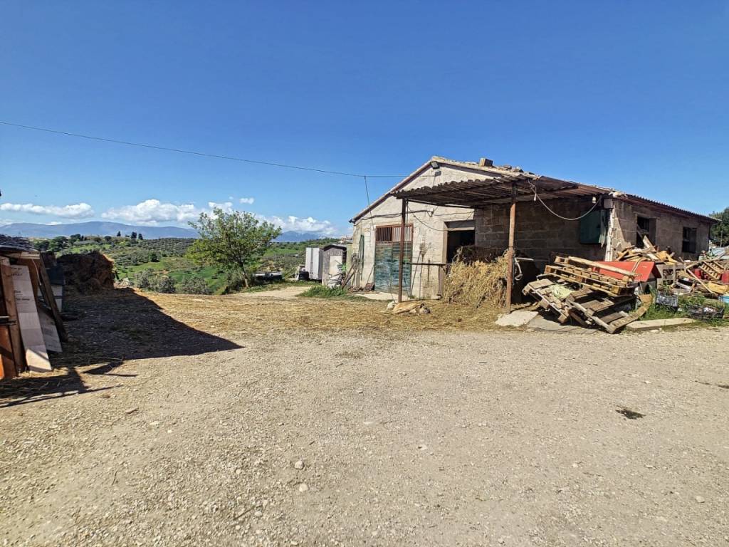 Spoltore Pescara Abruzzo casa con terreno vendesi