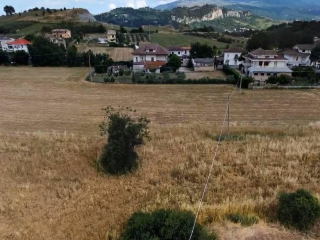 VENDESI TERRENO EDIFICABILE ALANNO PESCARA ABRUZZO