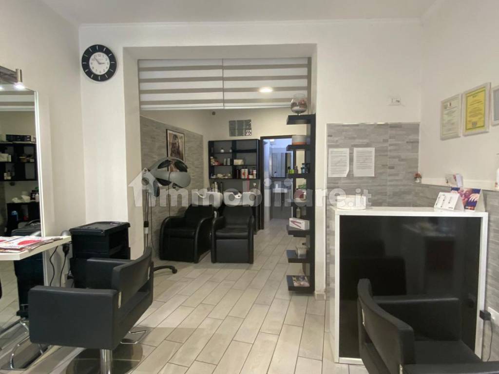 Parrucchiere - Barbiere via dei Baglioni 8A, Roma, rif. 96923180 -  Immobiliare.it
