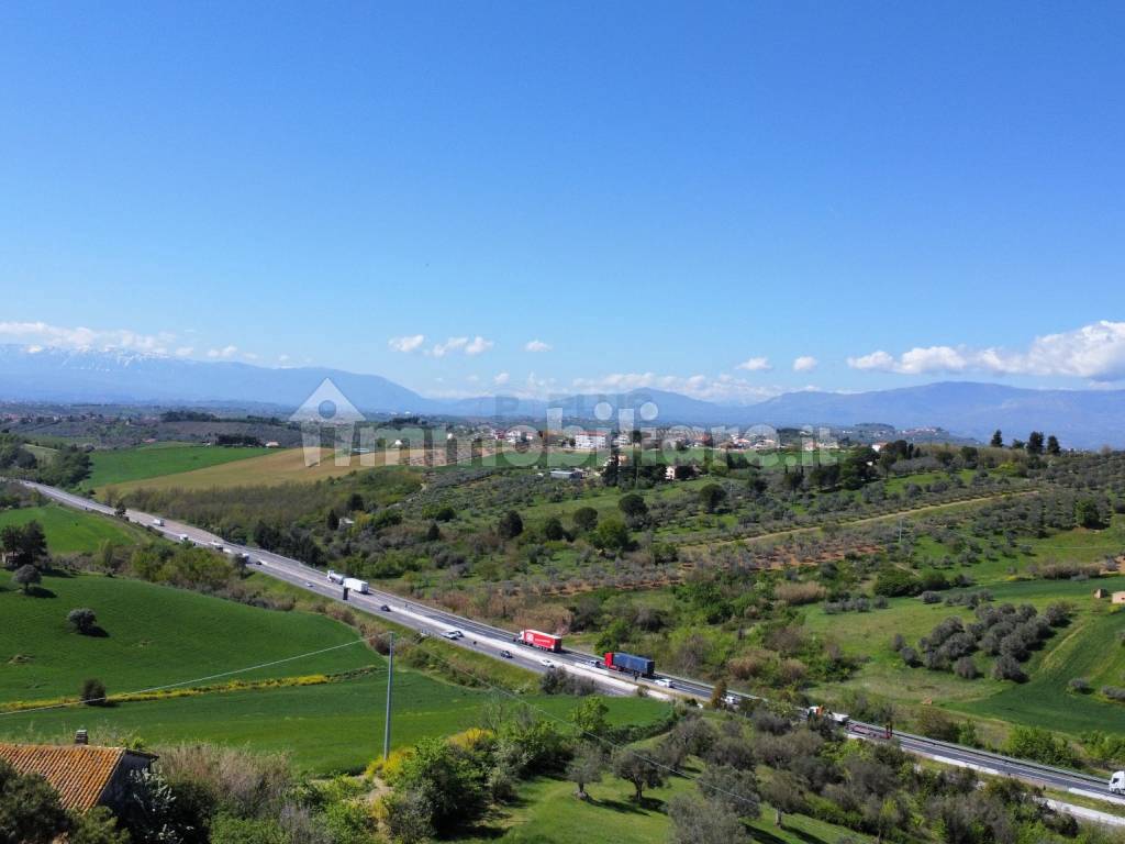 Vendesi casa con terreno a Spoltore Pescara