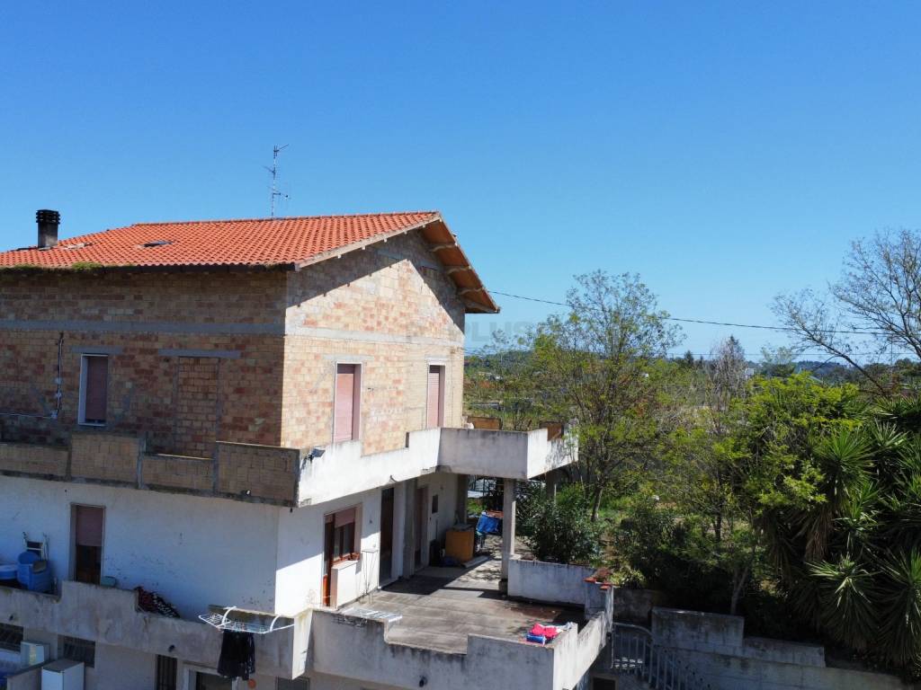 Vendesi casa con terreno a Spoltore Pescara