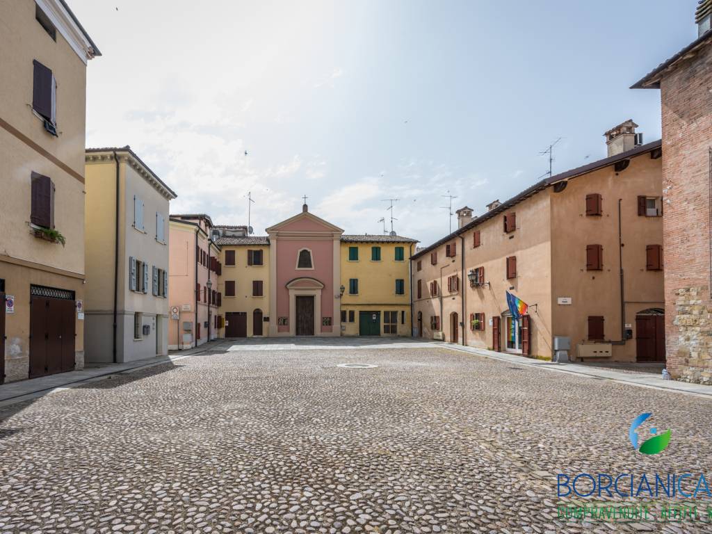 VISTE PIAZZA CASTELLO