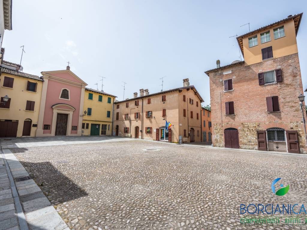 VISTE PIAZZA CASTELLO