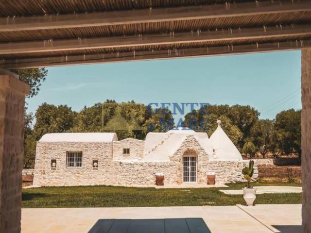 LUXURY PROPERTY FOR SALE TRULLO CON LAMIE PISCINA