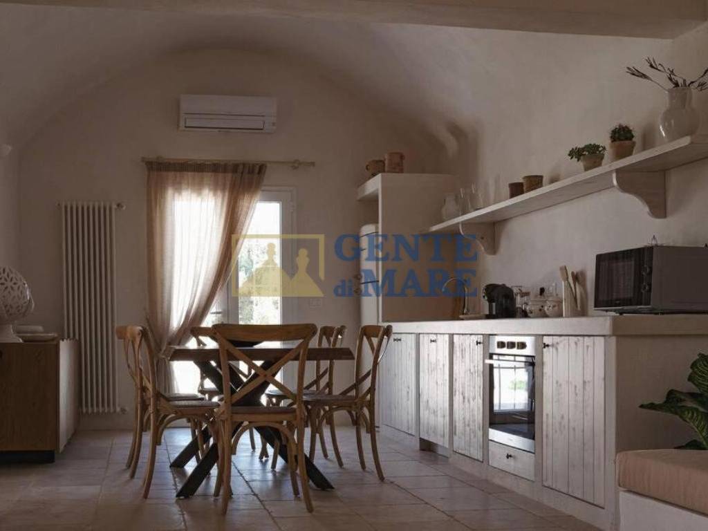 LUXURY PROPERTY FOR SALE TRULLO CON LAMIE PISCINA