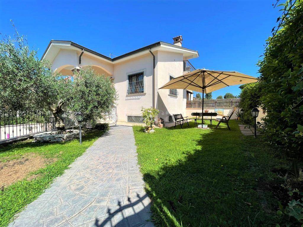 Sale Single family villa in via di Castel di Leva Rome. Excellent ...