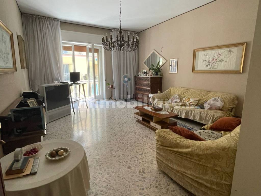 Sale Apartment in via Trento. Salerno. To be refurbished, third floor