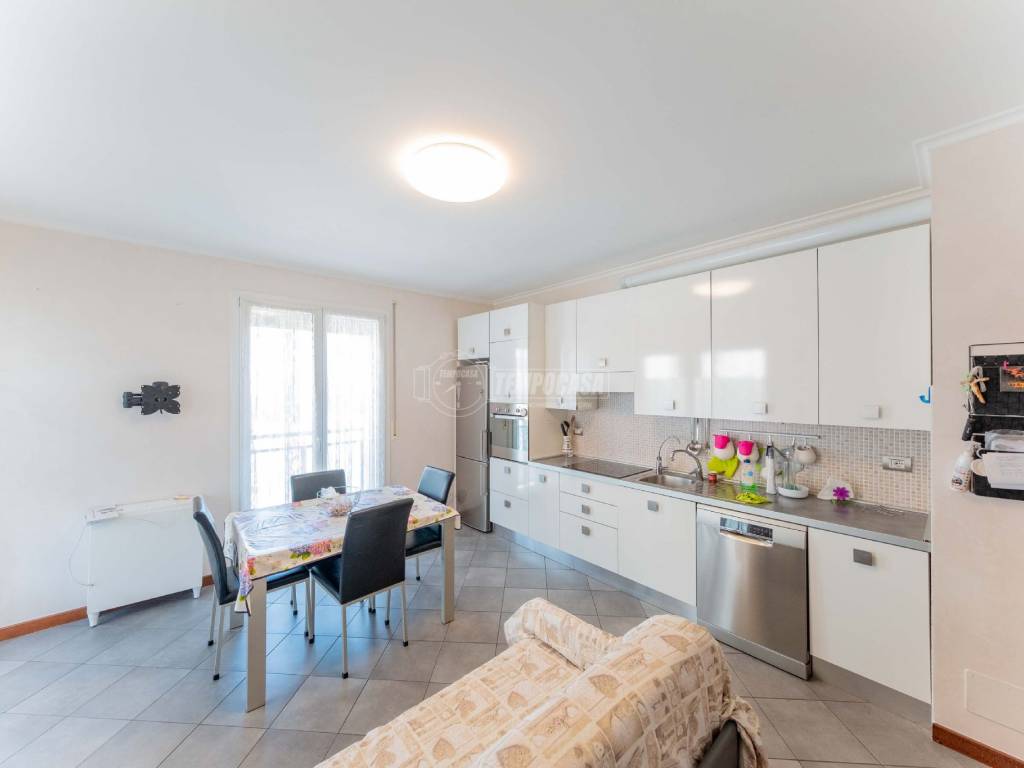 Vendita Appartamento Corbetta. Trilocale in via Eugenio Villoresi ...