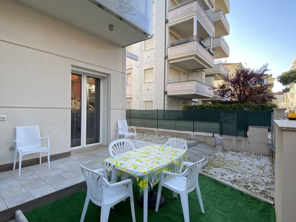 Trilocale viale ciro menotti, abissinia, riccione