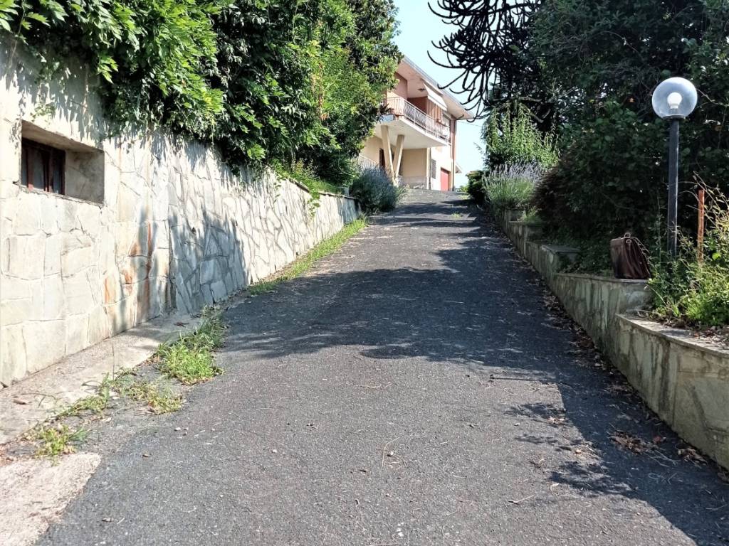 VIALE DI ACCESSO PRIVATO