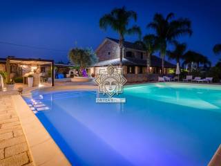 luxury-pool villa