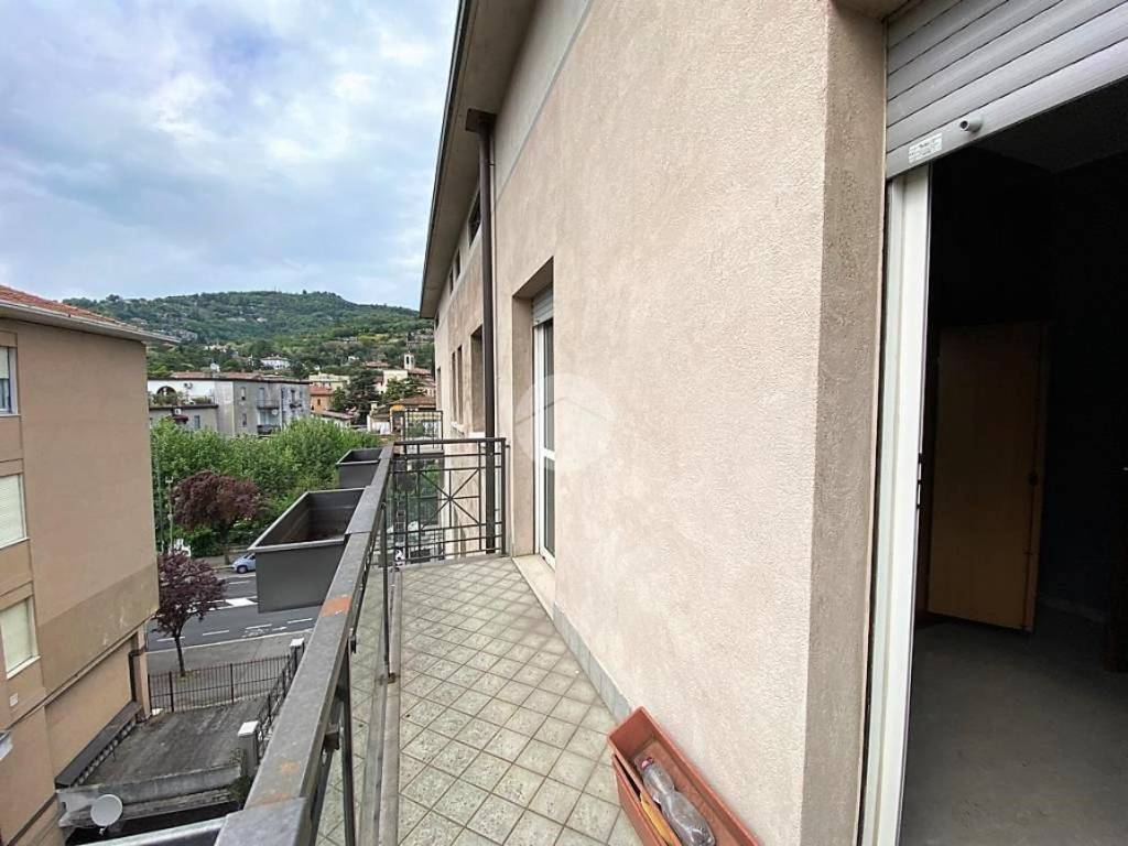 Balcone camera e bagno