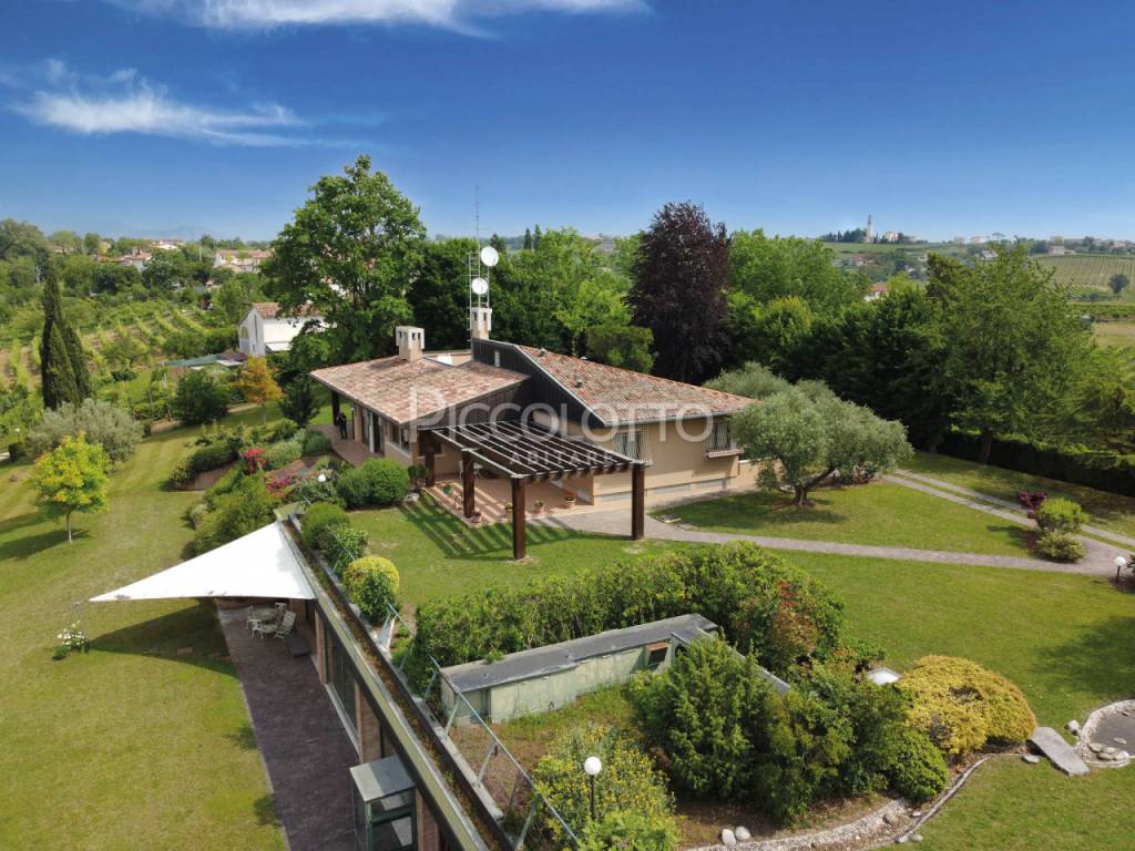 villa vendita conegliano piscina giardino3