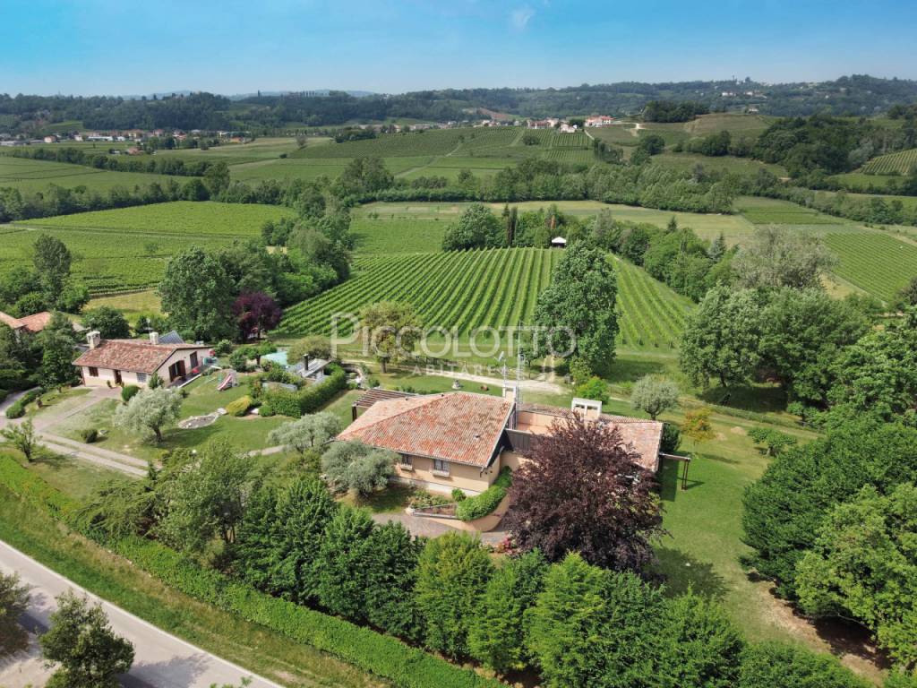 villa vendita conegliano piscina giardino5