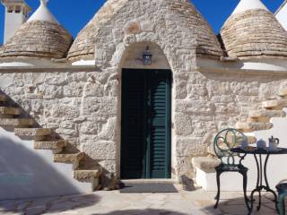 3a trullo outside