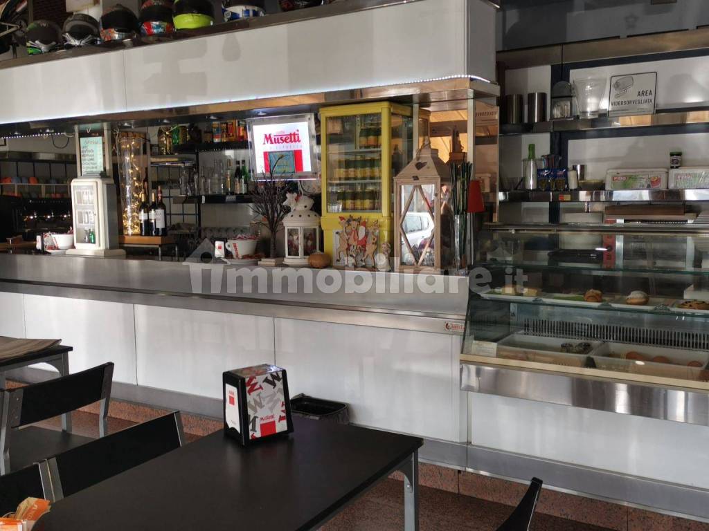 Bar piazzale Sant'Antonio 18, Porto Mantovano, rif. 97249194 -  Immobiliare.it