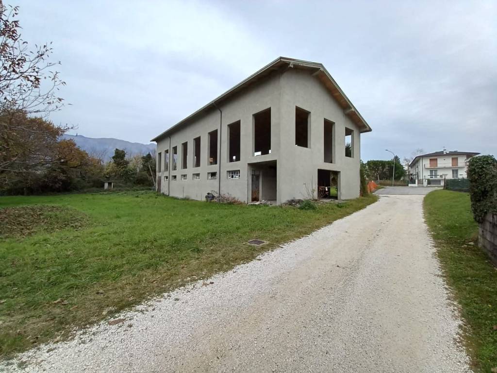 Capannone via pordenone 12, aviano castello, aviano