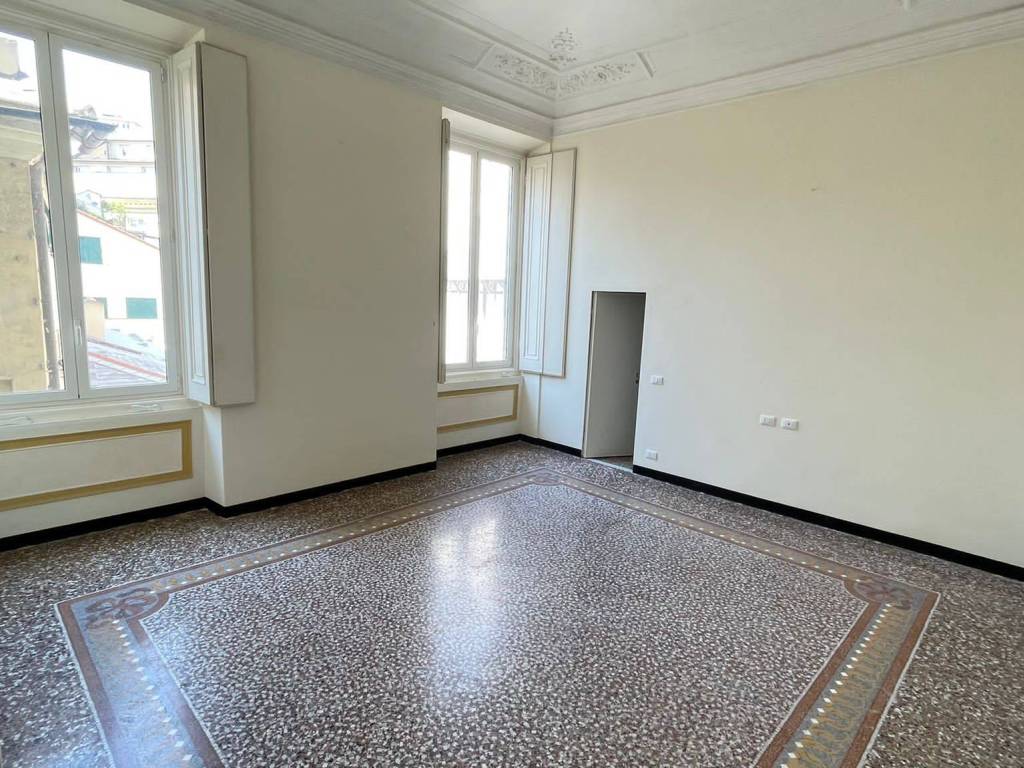 Trilocale ottimo stato, quarto piano, maddalena, genova