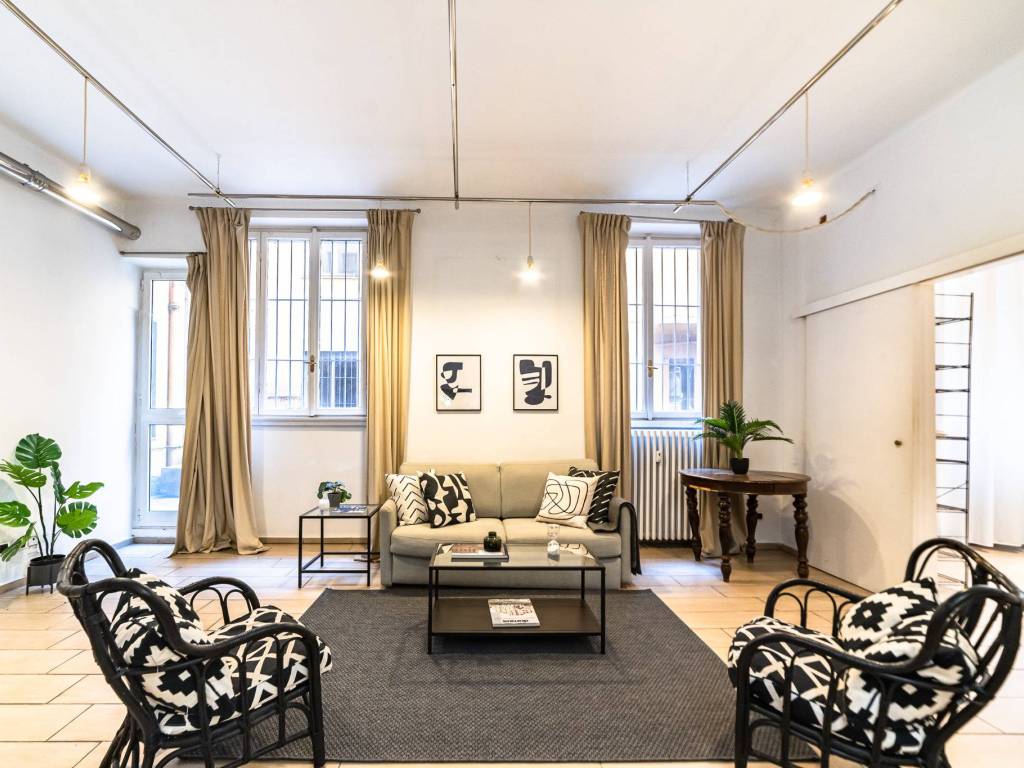 Vendita Appartamento Milano. Bilocale in via dei Piatti 4. Buono stato ...