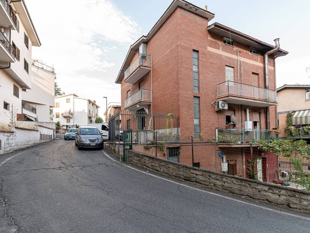 Ville in vendita a Castelnuovo del Garda in zona Sandrà. Cerca con Caasa.it. Ville in vendita a Castelnuovo del Garda in zona Sandrà. Cerca con Caasa.it.