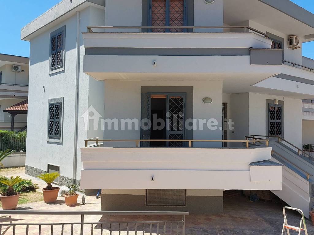Affitto Villa bifamiliare in via Lago Patria 152 Giugliano in Campania