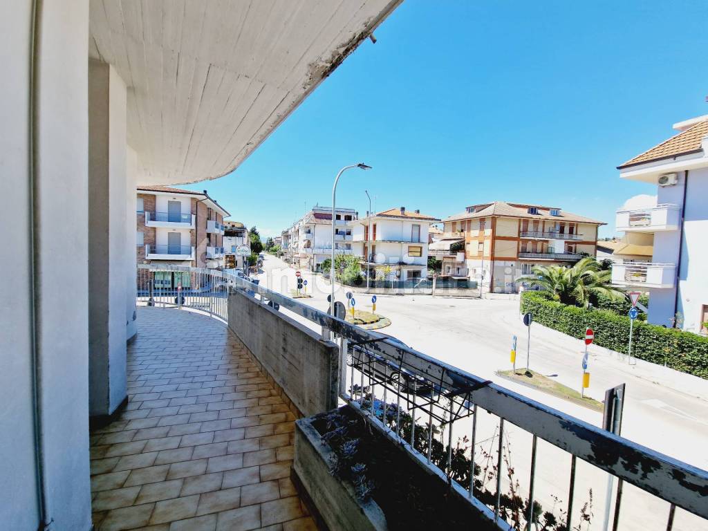 Vendita Appartamento in via Benedetto Croce 39. Monteprandone. Buono stato,  primo piano, posto auto, con terrazza, riscaldamento autonomo, rif. 97701200