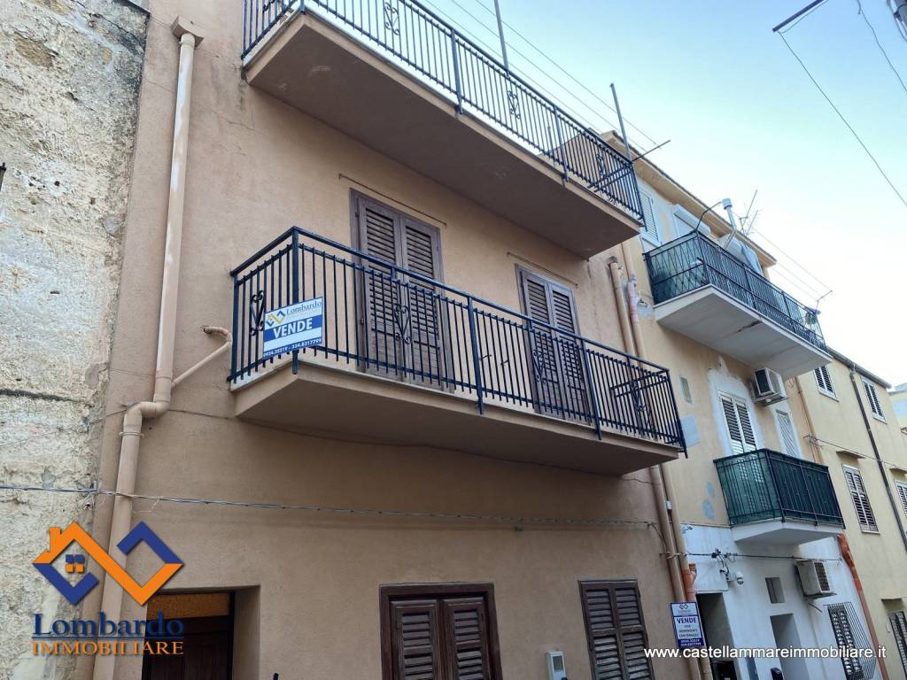 Vendita Terratetto unifamiliare in via Costantino Castellammare del Golfo.  Buono stato, con terrazza, 126 m², rif. 97712788