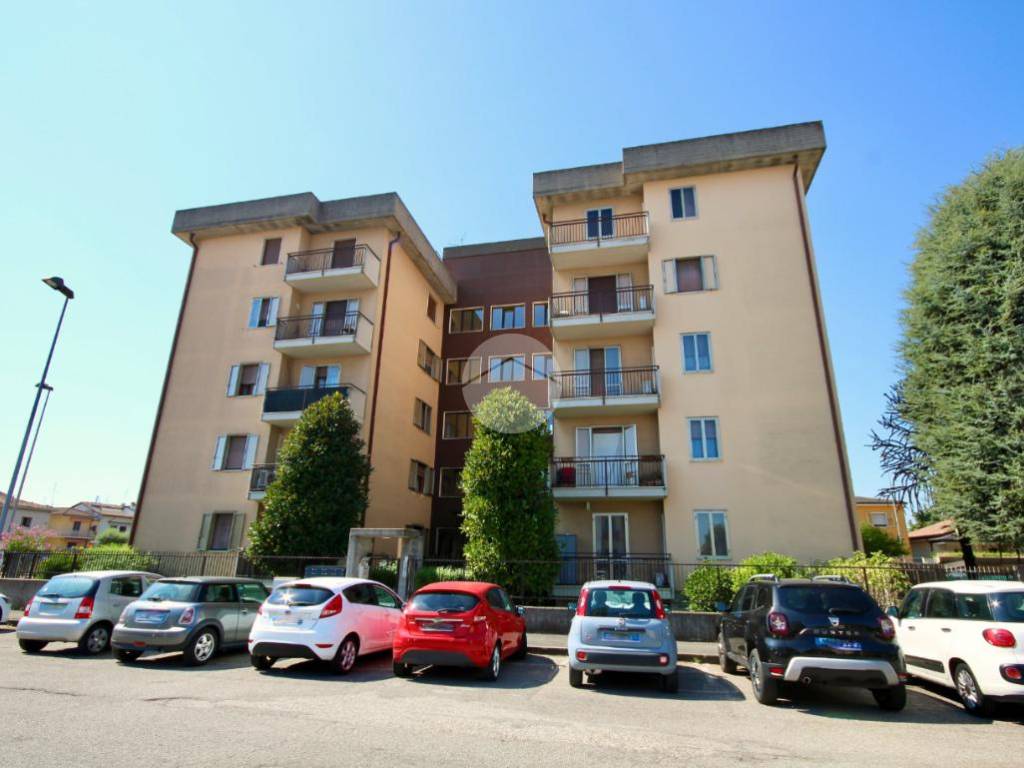 Vendita Appartamento San Giovanni Lupatoto. Quadrilocale in via Benvenuto  Cellini 1. Ottimo stato, terzo piano, posto auto, con balcone,  riscaldamento autonomo, rif. 97756556