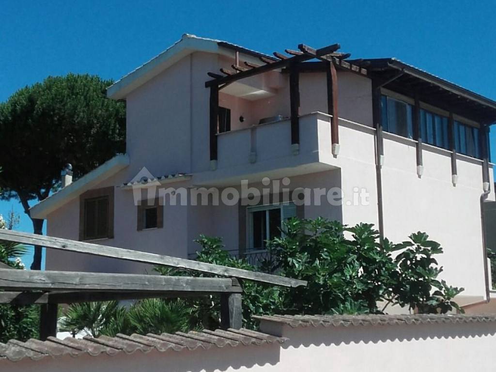 Sale Apartment Nettuno. 3room flat in via Marcellina. Good condition