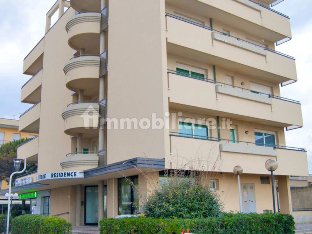 Affitto Appartamento Rimini. Bilocale in viale Porto Palos 35. Con  terrazza, riscaldamento autonomo, rif. 97796398