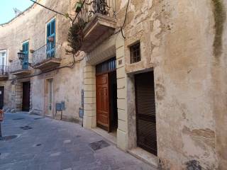 Vendesi apparamento con giardino sulle mura Lecce