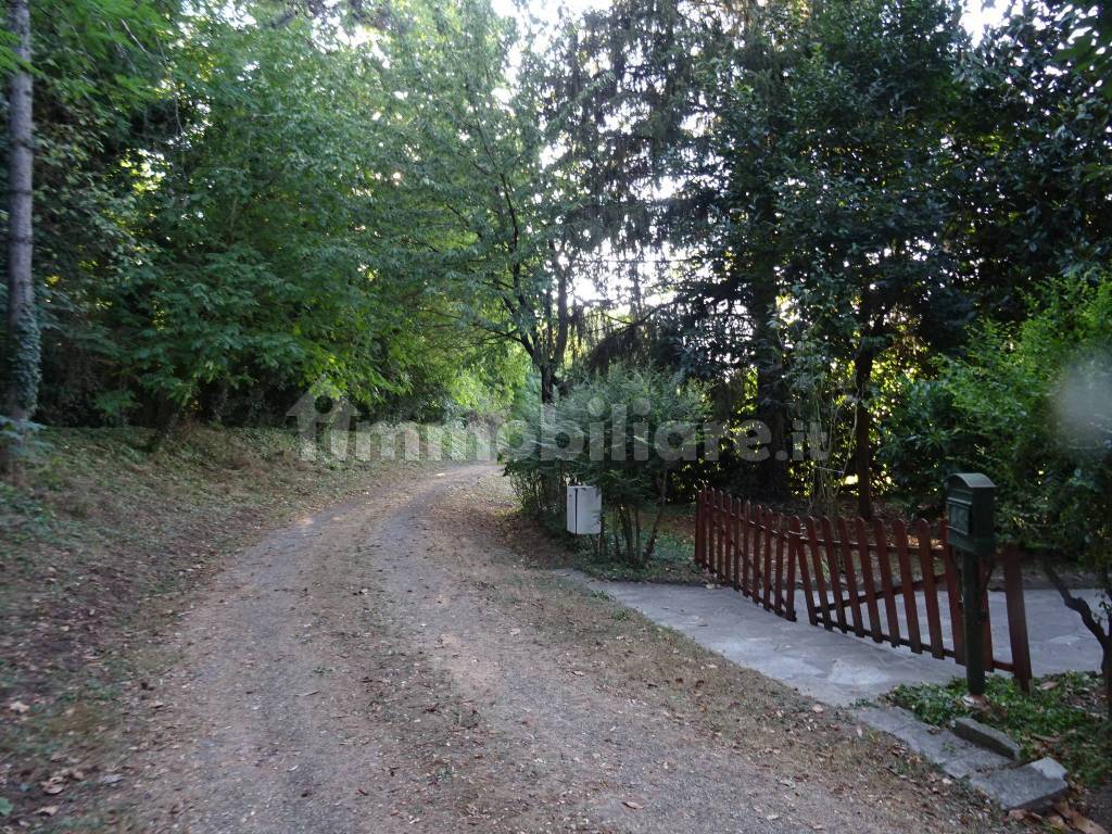 Vendita Rustico in Strada San Donato Parma. Da ristrutturare, posto