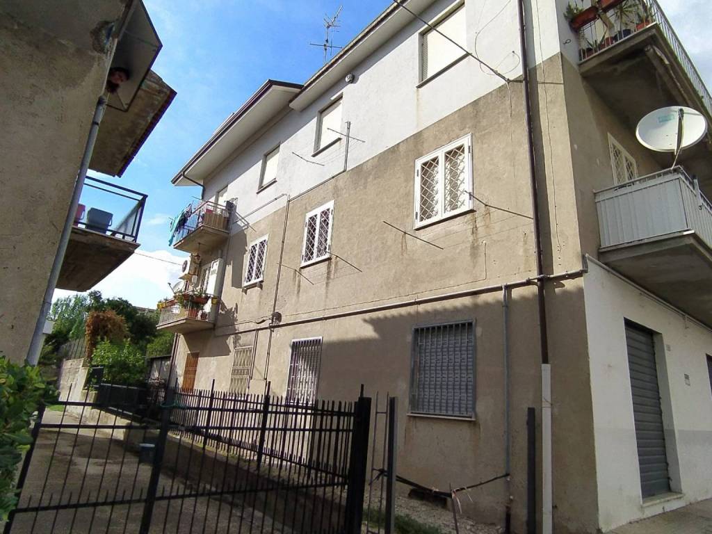 Sale Apartment in via Antonio.... Minturno. Good condition, mezzanine